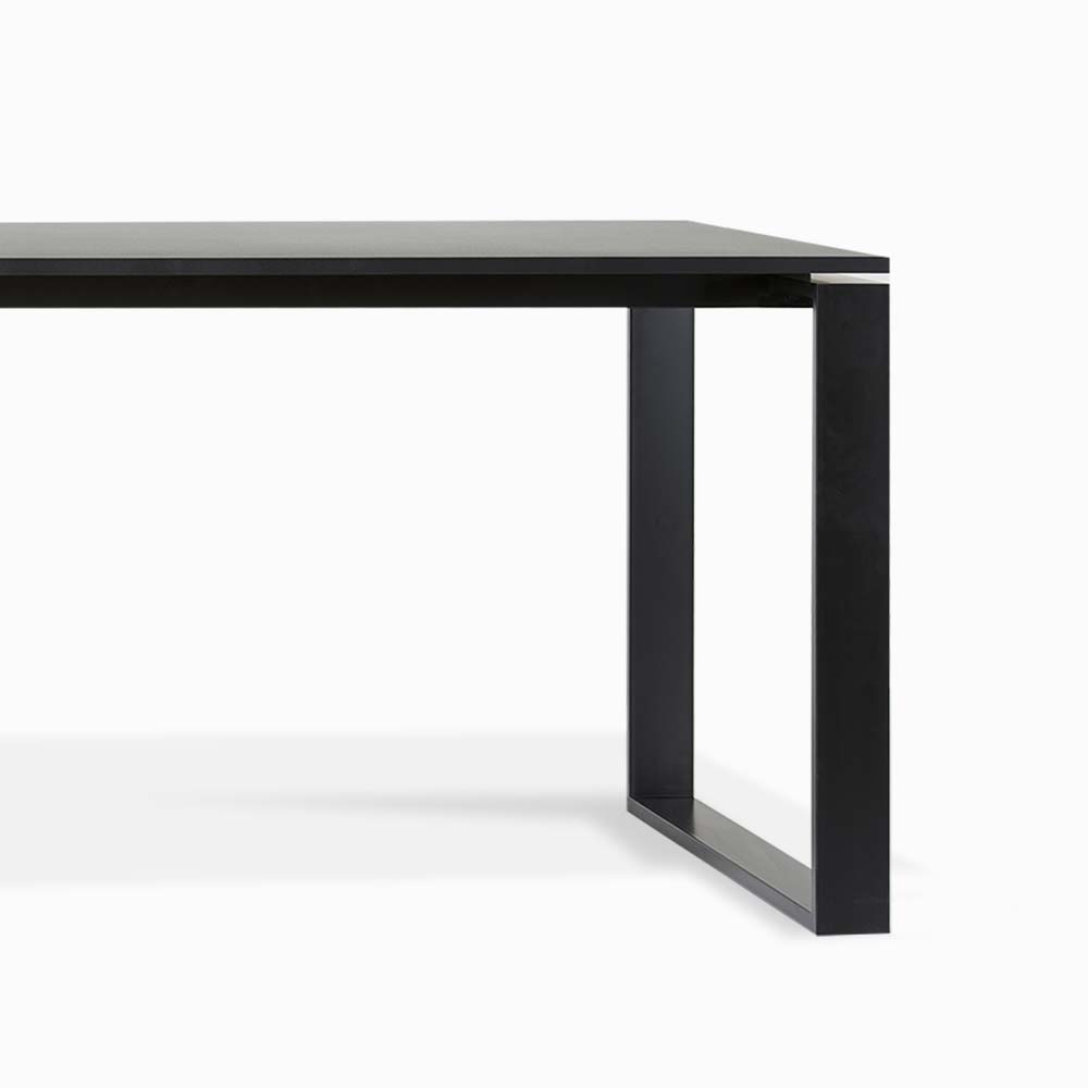 stôl čierny