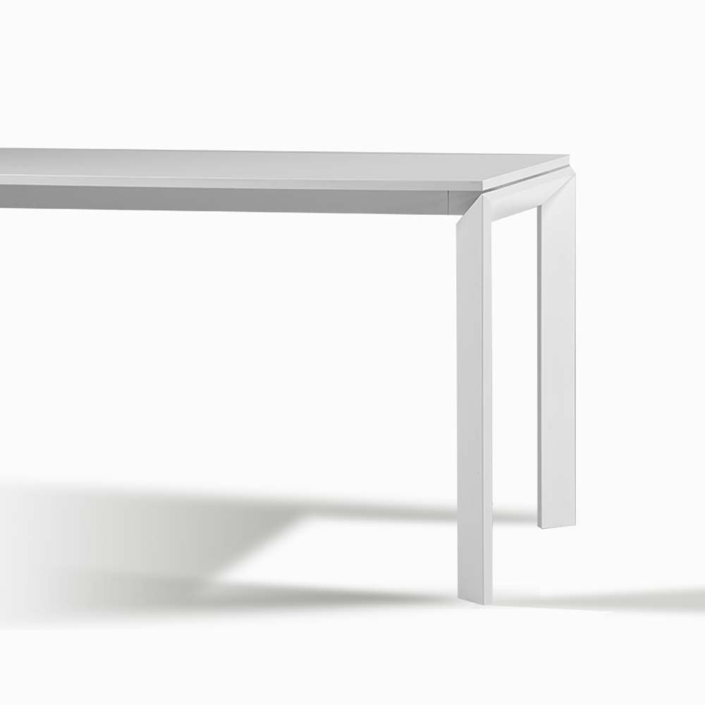 moderný stôl